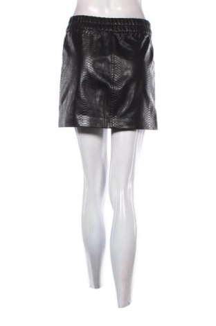 Sukně Bershka, Velikost S, Barva Černá, Cena  277,00 Kč