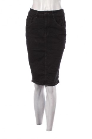 Sukně Cross Jeans, Velikost M, Barva Černá, Cena  169,00 Kč