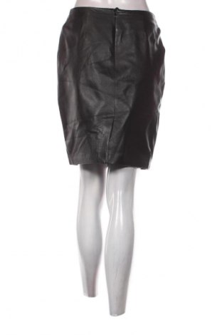 Sukně Hallum, Velikost M, Barva Černá, Cena  139,00 Kč