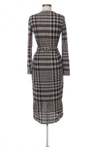 Šaty  Bershka, Velikost L, Barva Vícebarevné, Cena  992,00 Kč