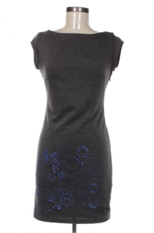 Šaty  Desigual, Velikost M, Barva Šedá, Cena  1 279,00 Kč