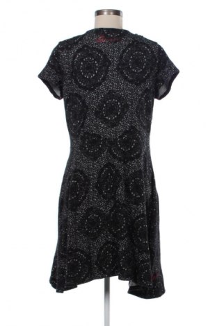 Рокля Desigual, Размер XL, Цвят Многоцветен, Цена 41,93 €