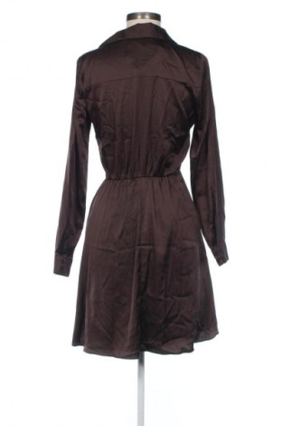 Рокля Guess, Размер XS, Цвят Кафяв, Цена 112,48 €