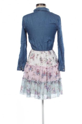 Φόρεμα Guess, Μέγεθος L, Χρώμα Πολύχρωμο, Τιμή 132,12 €