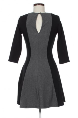 Рокля H&M Divided, Размер S, Цвят Многоцветен, Цена 19,95 €