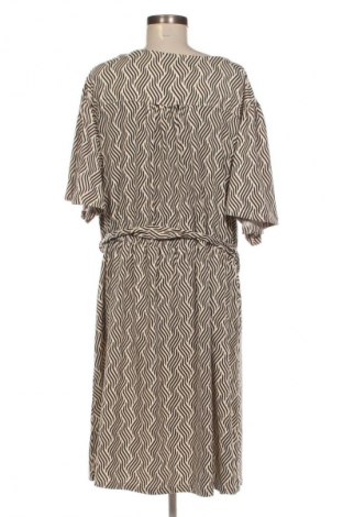 Рокля Ladies Fashion, Размер XL, Цвят Многоцветен, Цена 25,05 €