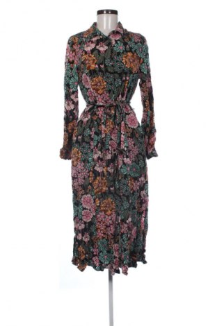 Kleid Monki, Größe M, Farbe Mehrfarbig, Preis 31,99 €