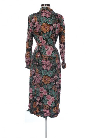 Kleid Monki, Größe M, Farbe Mehrfarbig, Preis 31,99 €