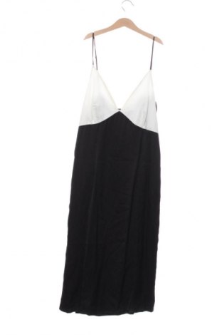 Ruha Never Fully Dressed, Méret M, Szín Fekete, Ár 27 780 Ft