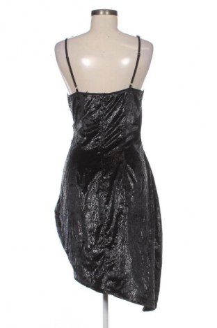 Kleid Pretty Little Thing, Größe M, Farbe Schwarz, Preis 17,99 €