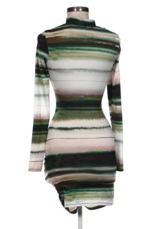 Рокля Pretty Little Thing, Размер XXS, Цвят Многоцветен, Цена 32,00 €