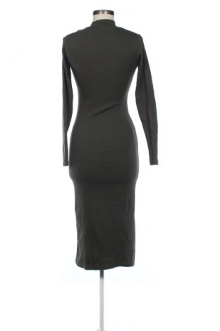 Sukienka Pull&Bear, Rozmiar L, Kolor Zielony, Cena 104,99 zł