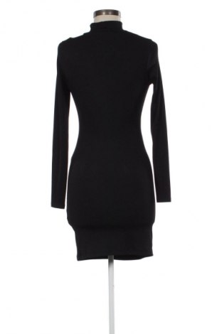 Φόρεμα Pull&Bear, Μέγεθος S, Χρώμα Μαύρο, Τιμή 5,99 €