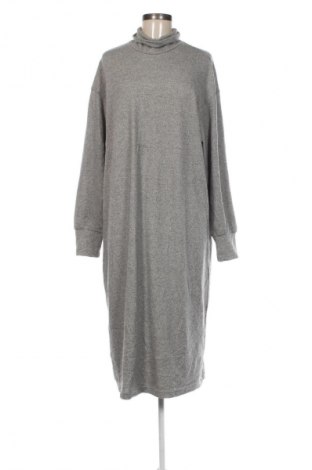 Рокля Uniqlo, Размер XL, Цвят Сив, Цена 25,05 €