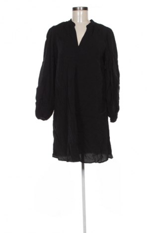 Kleid VILA, Größe M, Farbe Schwarz, Preis 17,99 €