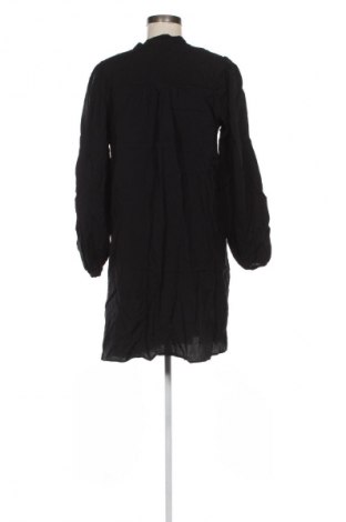 Kleid VILA, Größe M, Farbe Schwarz, Preis 17,99 €