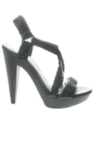 Сандали Burberry, Размер 38, Цвят Черен, Цена 364,00 €