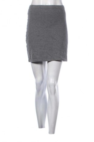 Пола C&A, Размер M, Цвят Сив, Цена 2,04 €