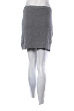 Пола C&A, Размер M, Цвят Сив, Цена 2,04 €
