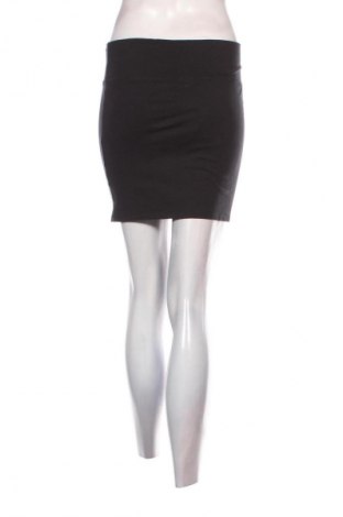 Пола Clockhouse, Размер M, Цвят Черен, Цена 2,04 €