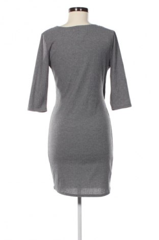 Kleid Gate Woman, Größe L, Farbe Grau, Preis € 5,99