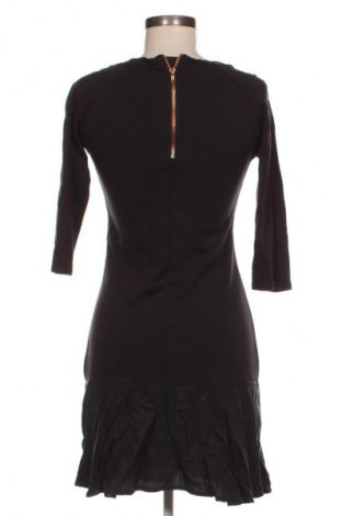 Šaty  VILA, Velikost S, Barva Černá, Cena  49,00 Kč