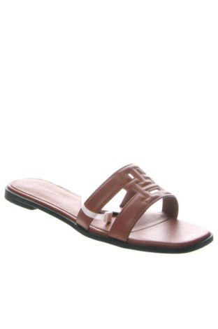 Чехли Tommy Hilfiger, Размер 42, Цвят Кафяв, Цена 94,58 €