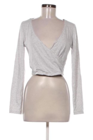 Γυναικεία μπλούζα Bershka, Μέγεθος L, Χρώμα Γκρί, Τιμή 11,99 €