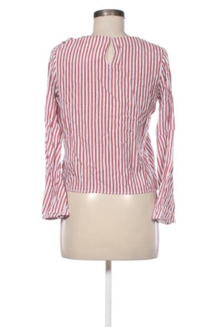 Γυναικεία μπλούζα Pull&Bear, Μέγεθος M, Χρώμα Πολύχρωμο, Τιμή 9,70 €