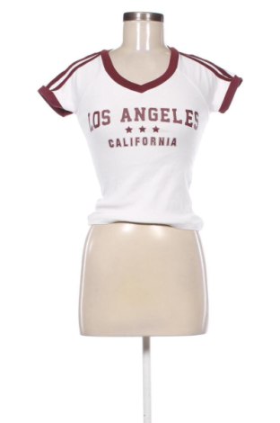 Γυναικείο t-shirt Fb Sister, Μέγεθος M, Χρώμα Λευκό, Τιμή 8,63 €