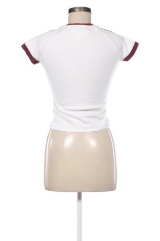 Γυναικείο t-shirt Fb Sister, Μέγεθος M, Χρώμα Λευκό, Τιμή 8,63 €