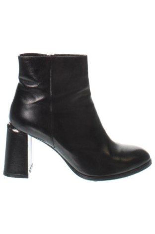 Дамски боти Unbranded, Размер 39, Цвят Черен, Цена 63,85 €