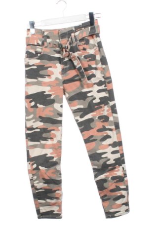 Дамски дънки Bershka, Размер XS, Цвят Многоцветен, Цена 14,77 €