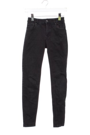 Dámské džíny  Bershka, Velikost XS, Barva Černá, Cena  425,00 Kč