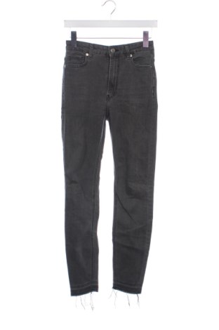 Дамски дънки Bershka, Размер XS, Цвят Сив, Цена 15,00 €