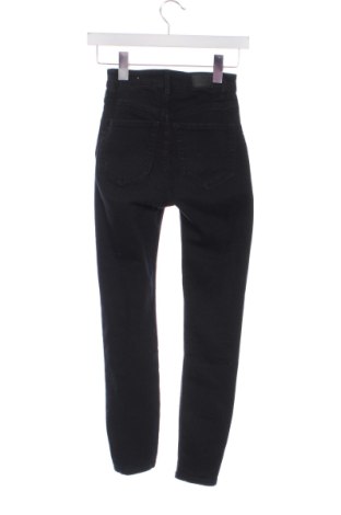 Дамски дънки Pull&Bear, Размер XS, Цвят Черен, Цена 15,00 €