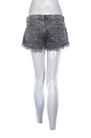 Γυναικείο κοντό παντελόνι Cropp, Μέγεθος M, Χρώμα Μαύρο, Τιμή 8,99 €