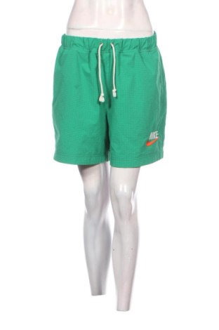 Γυναικείο κοντό παντελόνι Nike, Μέγεθος S, Χρώμα Πράσινο, Τιμή 18,99 €