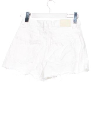 Дамски къс панталон Pull&Bear, Размер XS, Цвят Бял, Цена 9,78 €