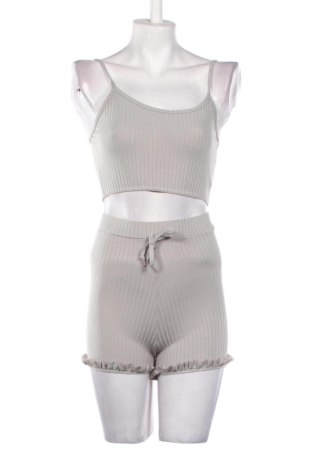 Дамски костюм Pretty Little Thing, Размер S, Цвят Сив, Цена 71,55 €