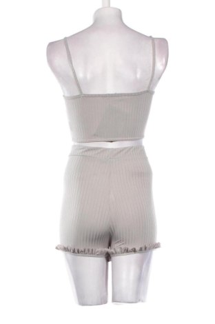 Дамски костюм Pretty Little Thing, Размер S, Цвят Сив, Цена 71,55 €