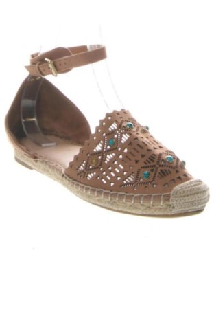 Obuwie damskie Guess, Rozmiar 41, Kolor Brązowy, Cena 519,99 zł