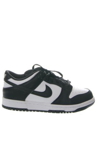 Дамски обувки Nike, Размер 38, Цвят Многоцветен, Цена 104,81 €