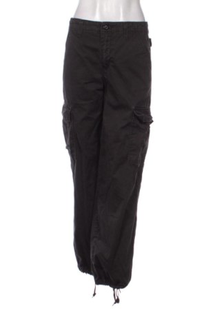 Pantaloni de femei Levi's, Mărime M, Culoare Gri, Preț 166,82 Lei