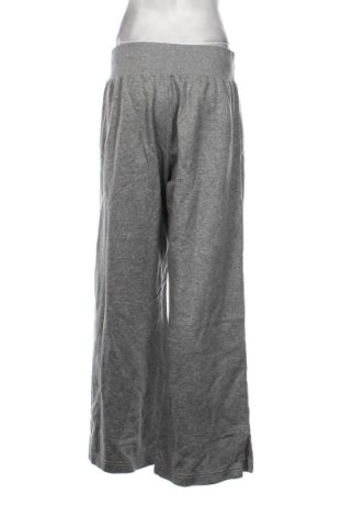 Дамско спортно долнище Nike, Размер L, Цвят Сив, Цена 48,06 €