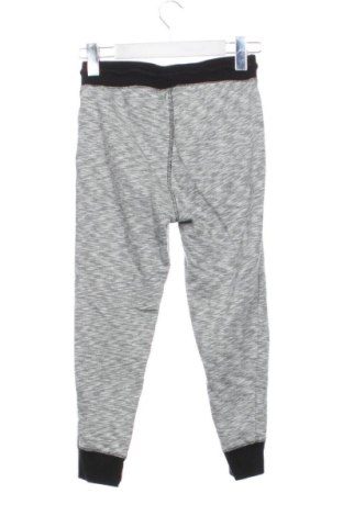 Kinder Sporthose H&M, Größe 8-9y/ 134-140 cm, Farbe Grau, Preis 13,00 €