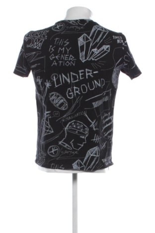 Pánské tričko  Bershka, Velikost S, Barva Vícebarevné, Cena  283,00 Kč