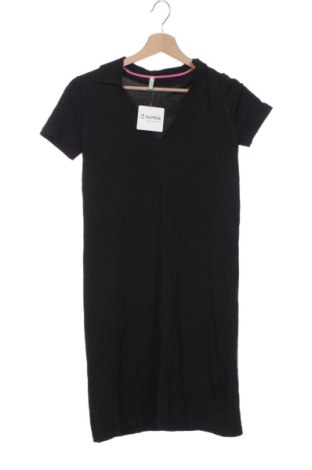 Šaty  United Colors Of Benetton, Velikost XS, Barva Černá, Cena  729,00 Kč