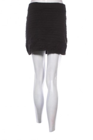 Пола Unbranded, Размер M, Цвят Черен, Цена 2,04 €