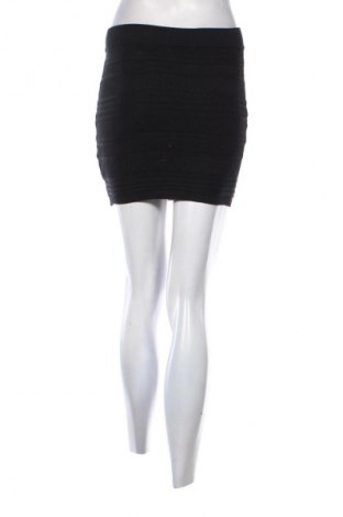 Пола Amisu, Размер S, Цвят Черен, Цена 2,55 €